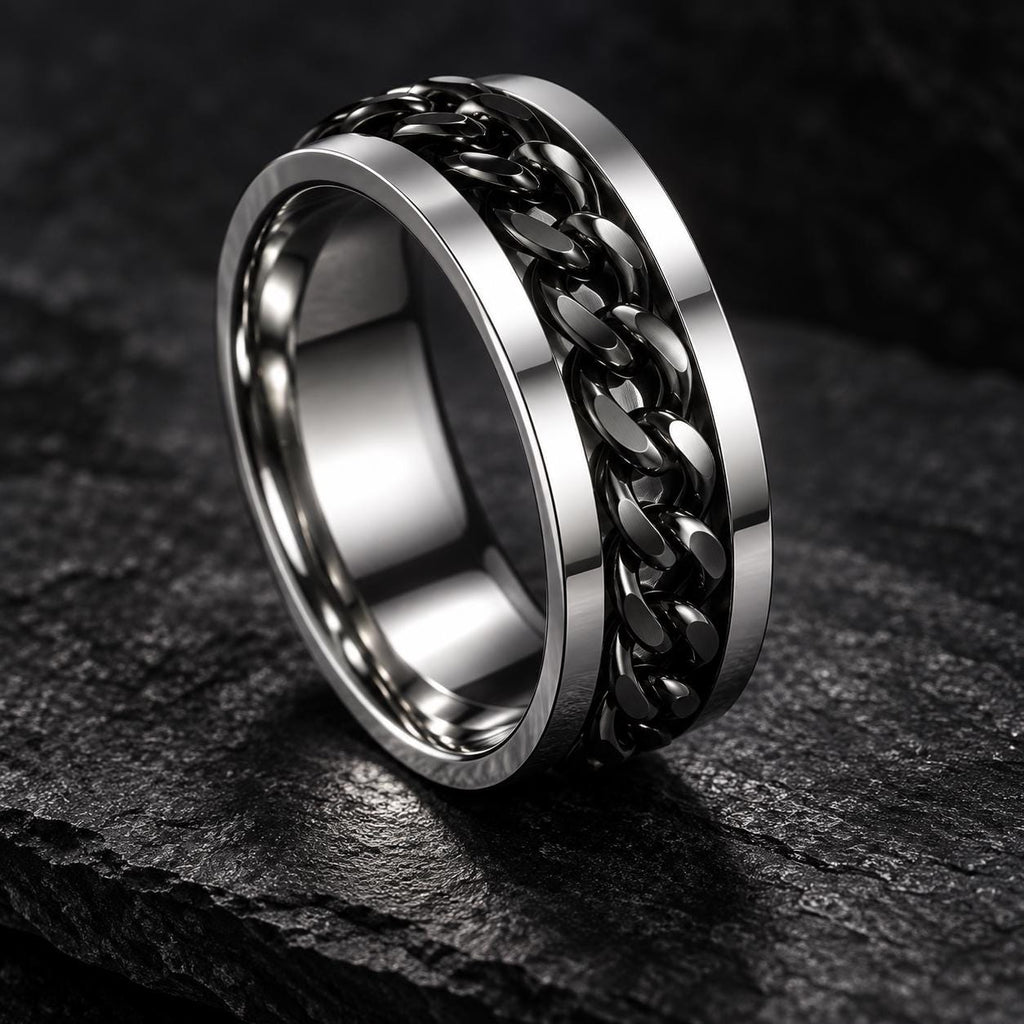 Bague fidget chaîne tournante : noire et argentée de trois quarts